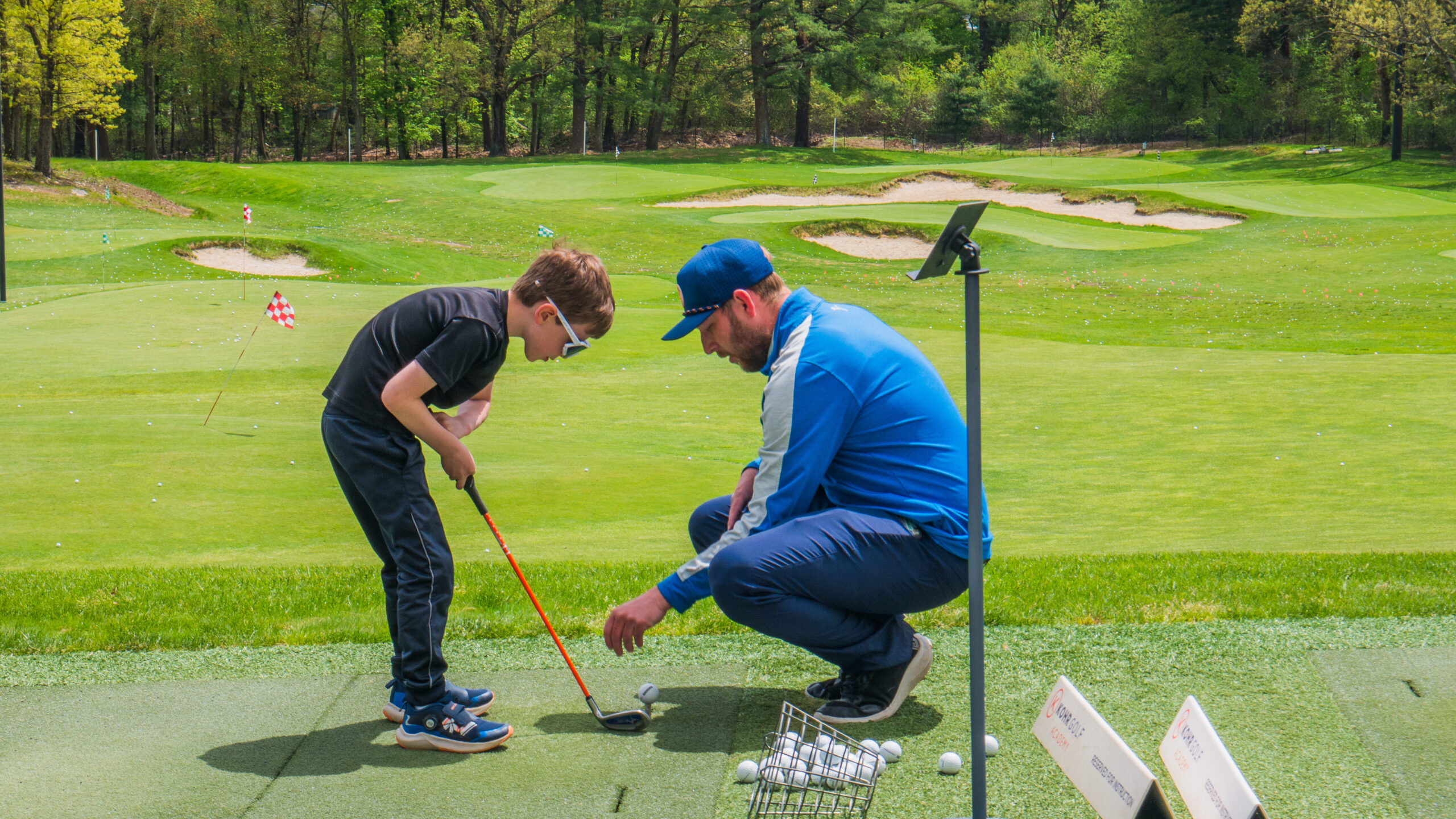 coach kids golf skills. 